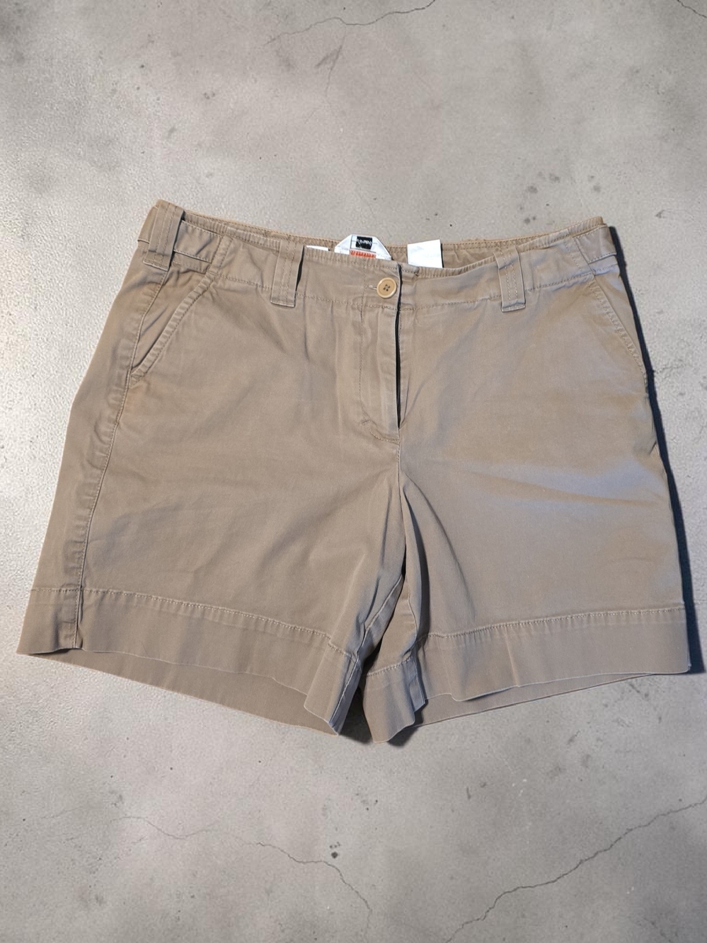 Classic Women’s Chino Shorts in Light Brown
